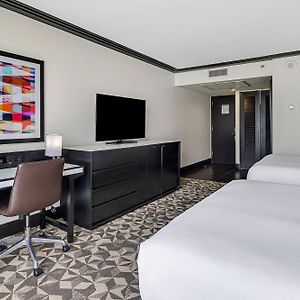 Zimmer mit Queensize-Bett für Gäste mit Behinderungen